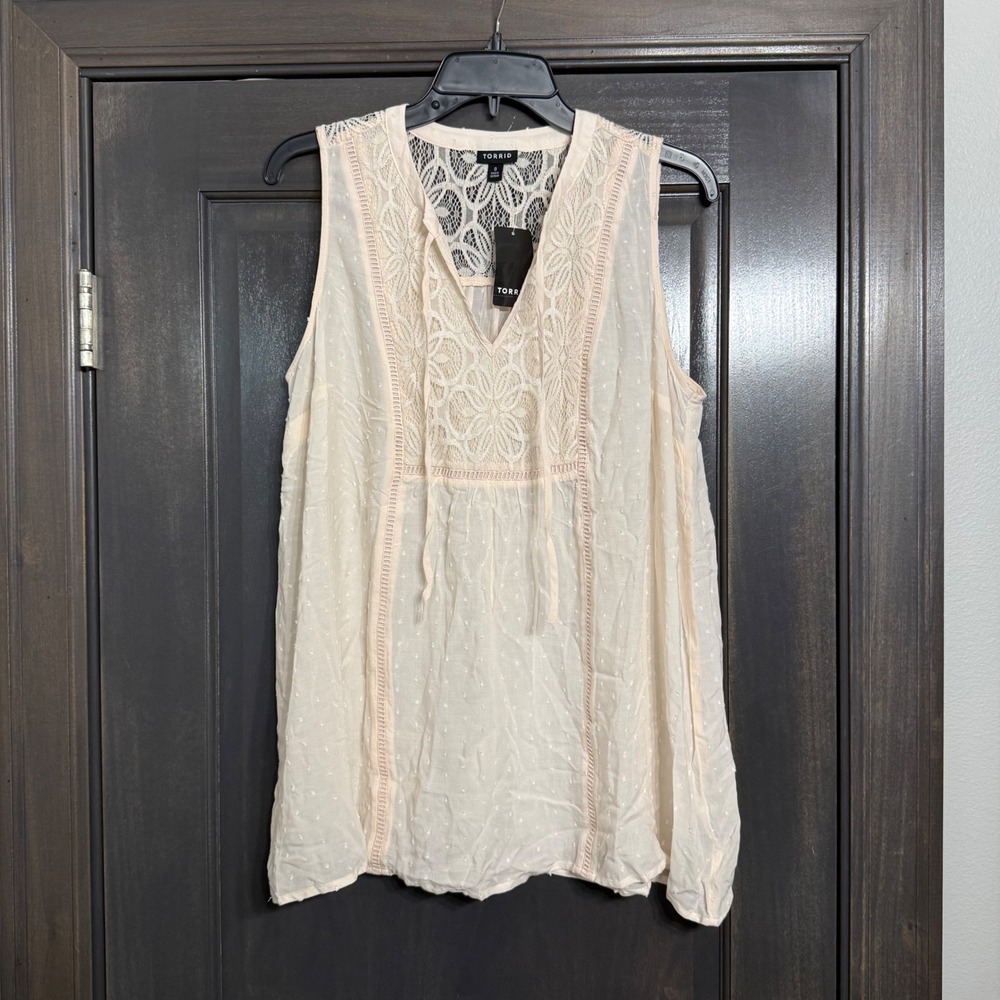 Torrid NWT  Pink Swiss Dot Sleeveless Blouse Lace Trim‎ V-Neck Top Size 0 L 12